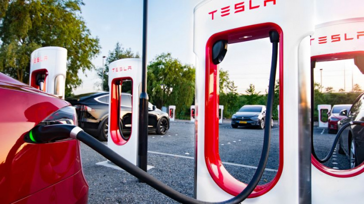 tesla supercharger network opens to non-tesla vehicles in the uk