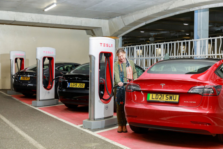tesla to allow rival electric cars to use its supercharger network