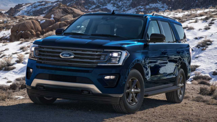 ford tells 2021 expedition, navigator owners to park outside over fire risk