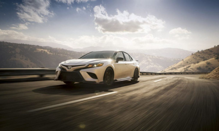 2023 toyota camry vs. 2022 toyota corolla: which sedan is better for you?