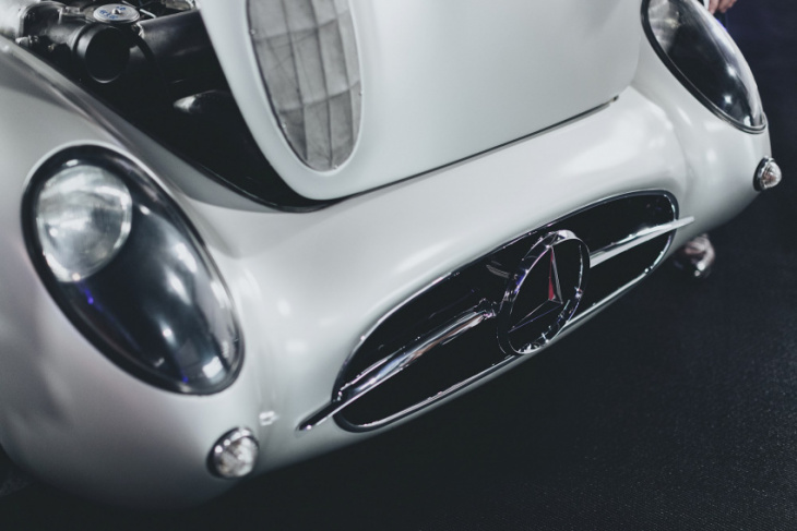 who bought the 1955 mercedes-benz 300 slr that sold for a record breaking $142 million?
