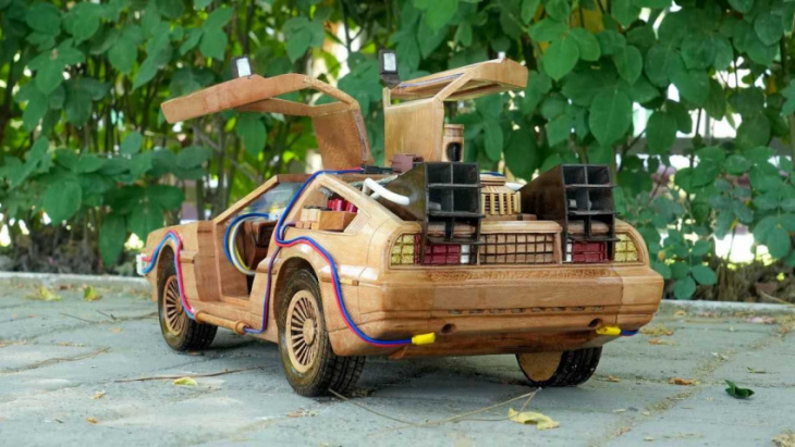 delorean dmc-12 wood model shows amazing attention to detail
