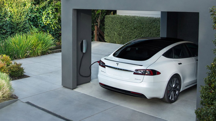 tesla supercharger network uk: trial to allow other evs begins