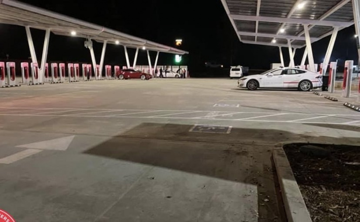 tesla building the world's largest supercharger station in the mojave desert