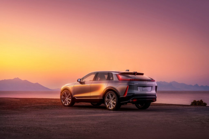 how long does it take to charge the 2023 cadillac lyriq electric suv?