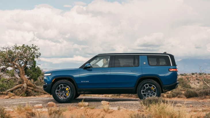 what's that in the new r1s ev suv's trunk? rivian's ceo, of course!
