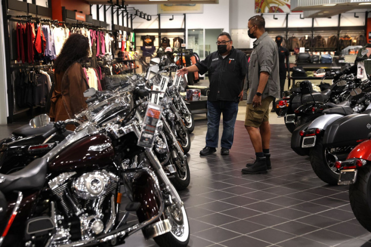 harley-davidson halts gas motorcycle shipments for two weeks