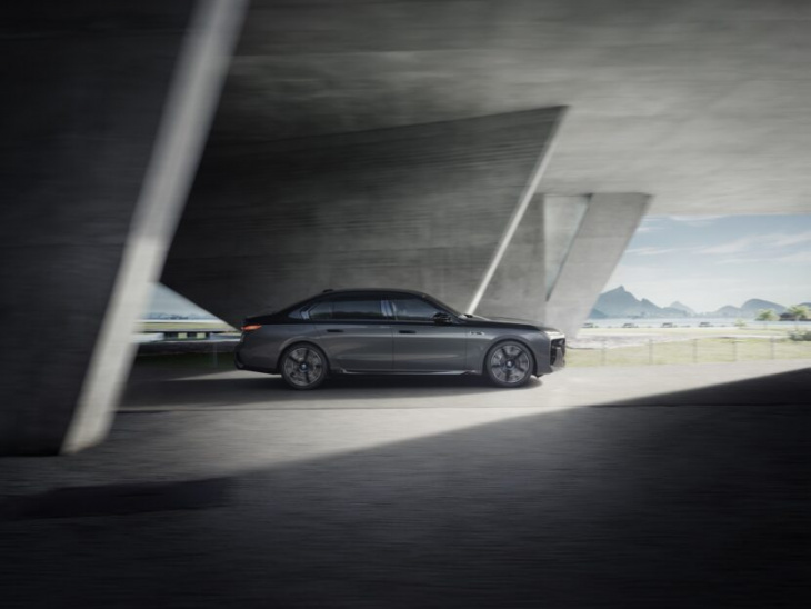 2023 bmw m750e gets the walkaround treatment in new video