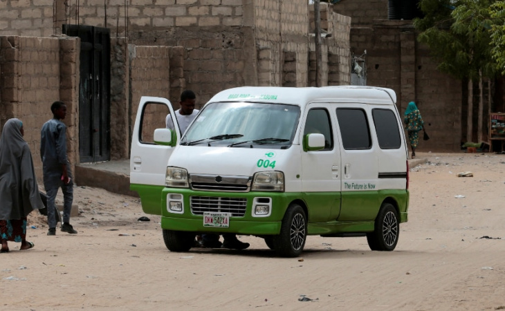 nigerian entrepreneur builds electric mini-buses in clean energy push