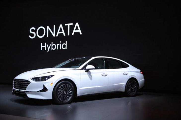 you can lease these hyundai sedans for less than $200
