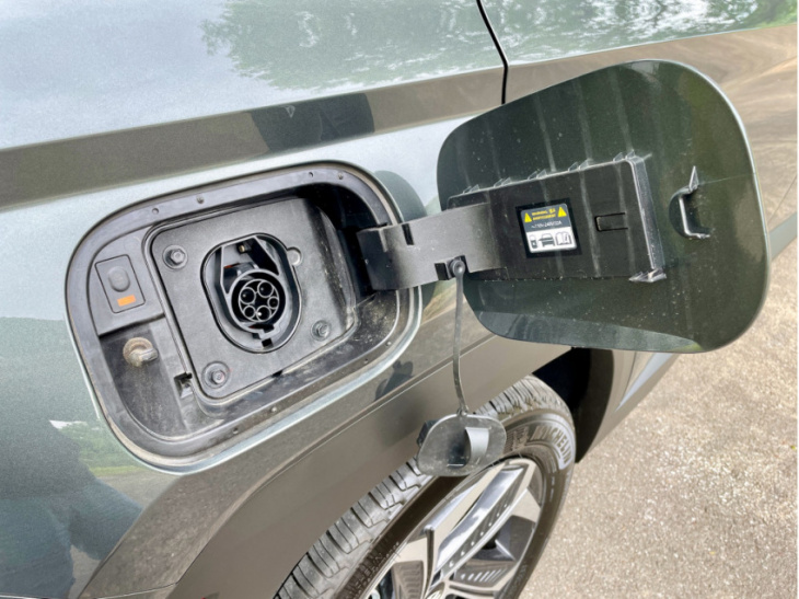 review: 2022 hyundai tucson plug-in hybrid feels at home with its range