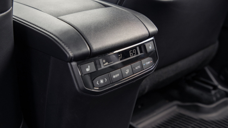 2022 toyota highlander platinum v-6 awd first drive: does platinum equal premium?