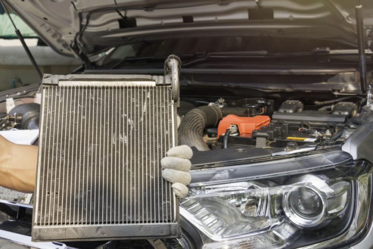 how to, corner wrench: how to clean the outside of the radiator