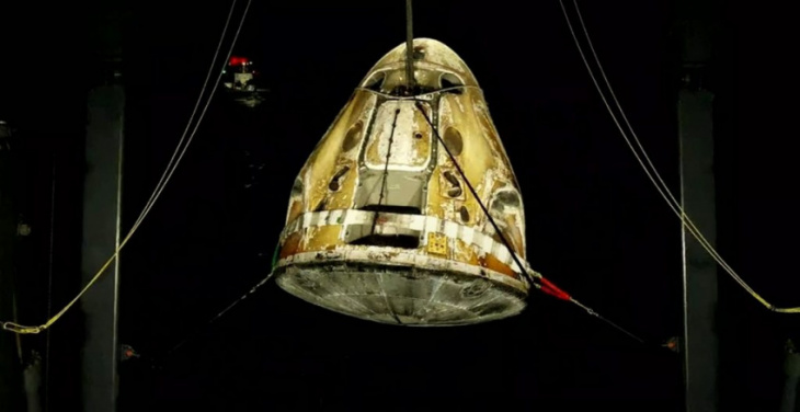 nasa denies spacex crew dragon propellant leak report, reveals unrelated heat shield defect