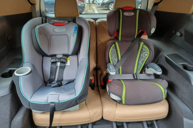 how do car seats fit in a 2022 cadillac xt6?