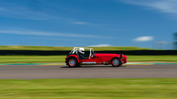 caterham 420 cup 2022 review – pure driving pleasure