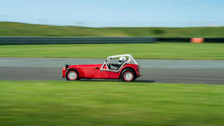 caterham 420 cup 2022 review – pure driving pleasure
