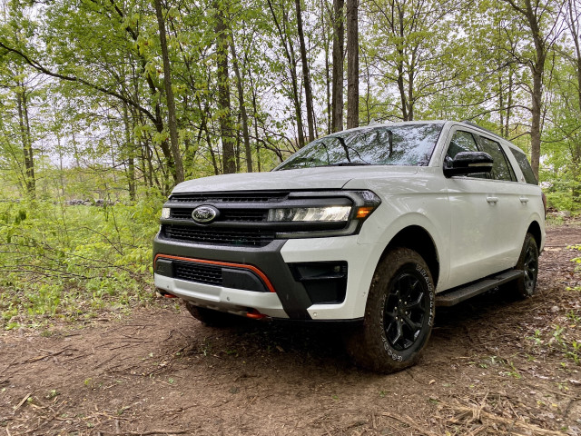 first drive: 2022 ford expedition timberline lumbers off-road
