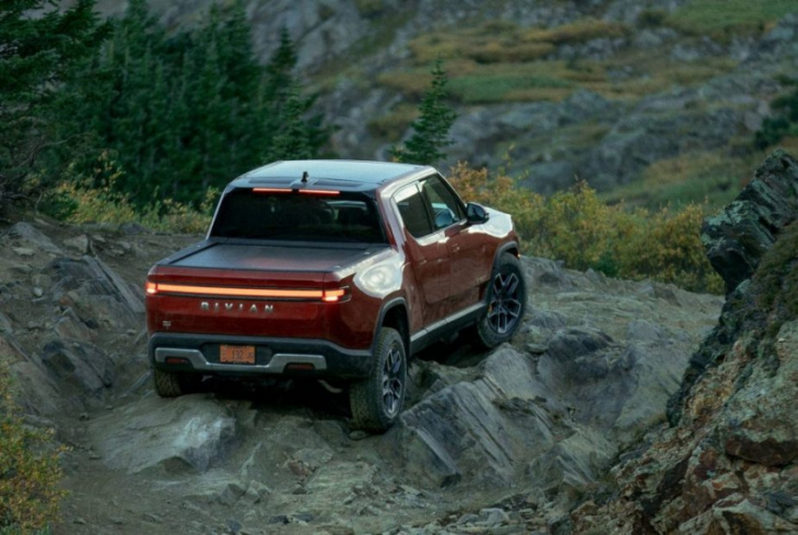 the rivian r1t ‘wows’ consumer reports after only 1 day