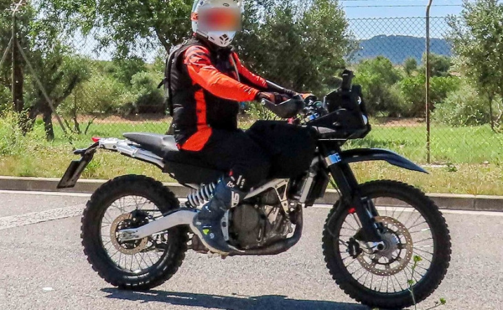 ktm 390 rally spotted on test