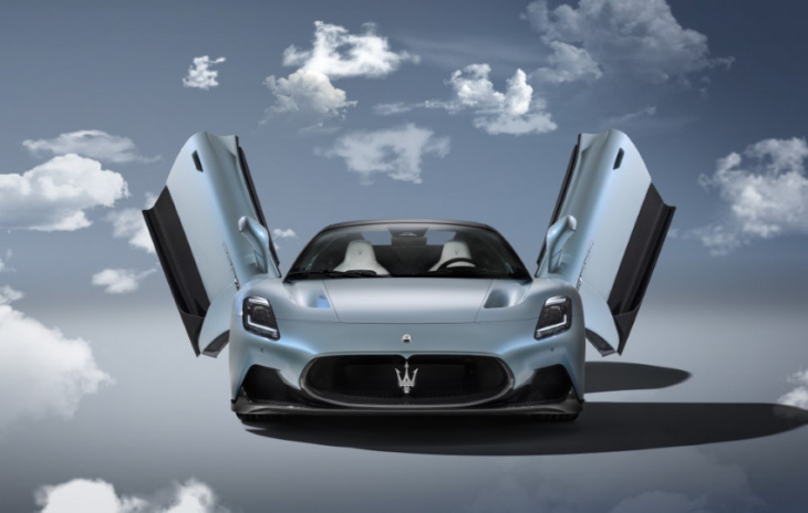 maserati opens up to the sky with mc20 cielo