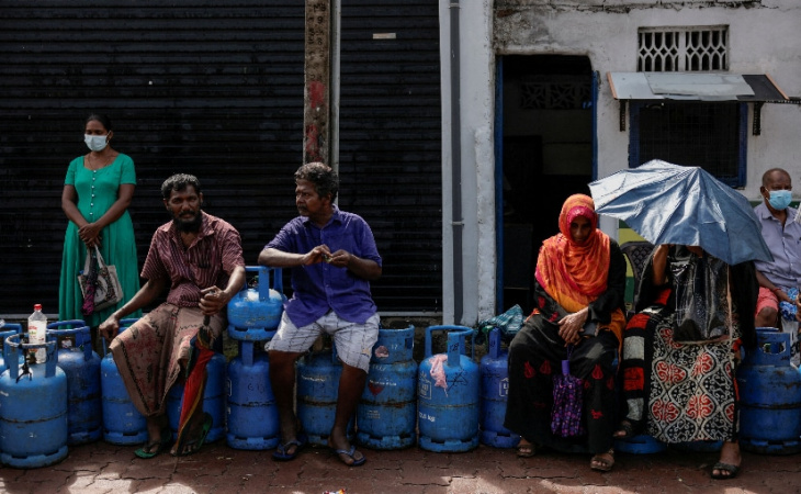 long fuel queues persist in sri lanka despite scramble to deliver supplies