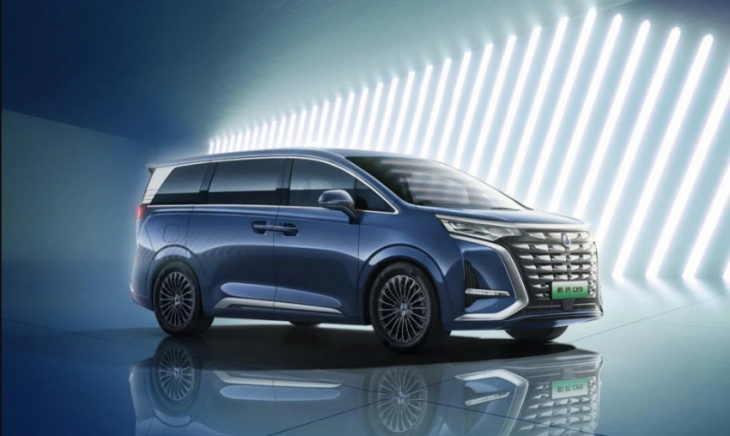 the byd denza d9 ev mpv - 3,000 bookings in 30 minutes