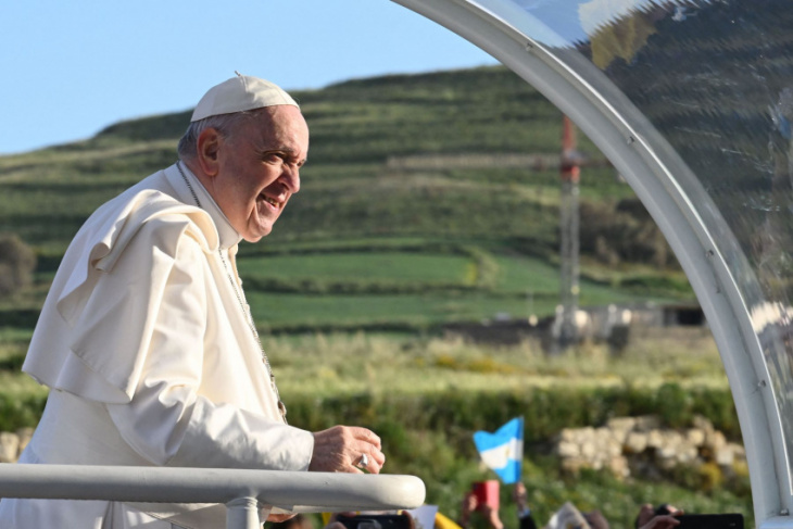 pope francis was gifted a custom lamborghini and auctioned it off for charity at $1.2 million