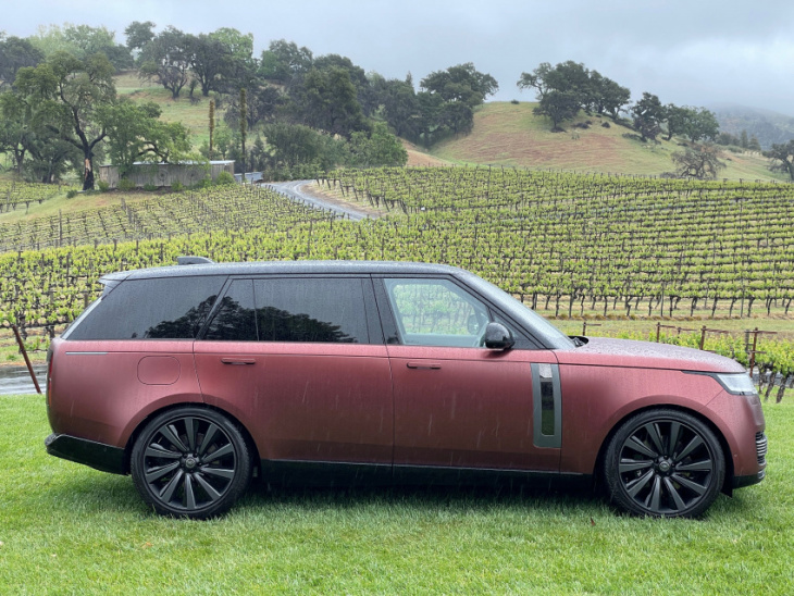 the 2022 range rover is a greatly improved transporter of gods