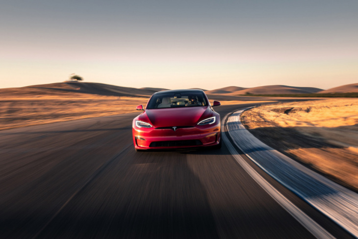the 2022 tesla model s plaid outpaces the lucid air dream p as the fastest car of 2022