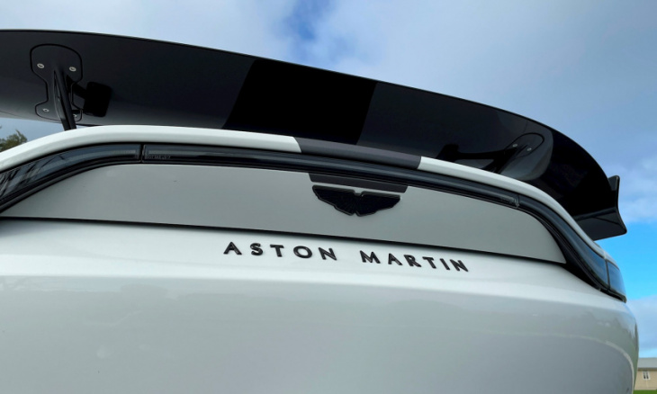 aston martin vantage f1 edition: taking it to the max