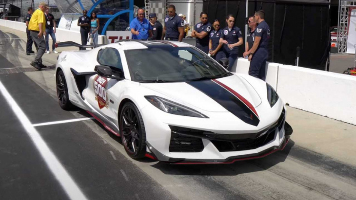 2023 corvette z06 at indy 500 sounds insane in fly-by, ride-along video