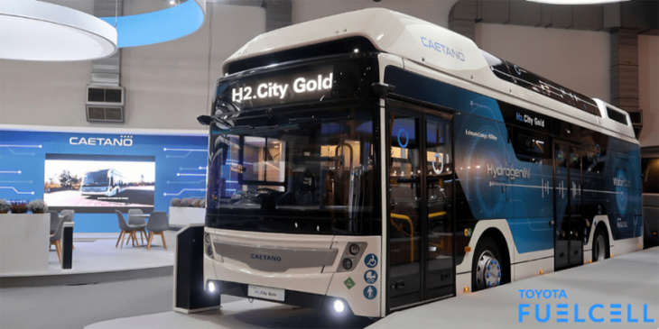 barcelona puts another 7 hydrogen buses into service