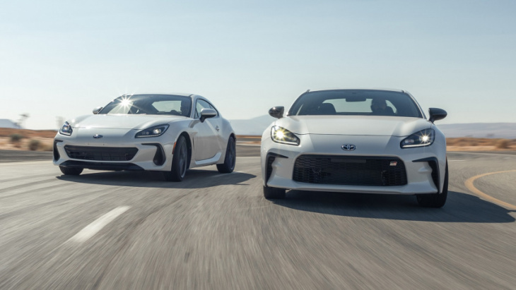 2022 subaru brz vs. toyota gr86: sports car brothers from the same mother