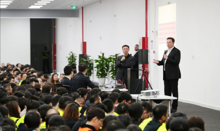 elon musk lauds china for leading the world in renewable energy and evs