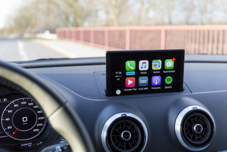 apple eyes fuel purchases from dashboard as it revs up car software