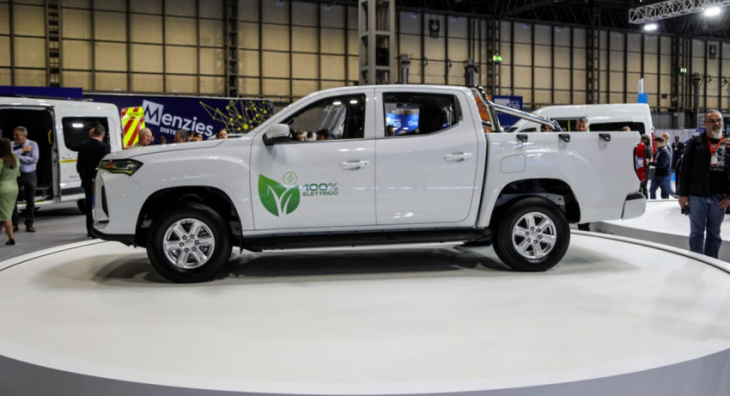 maxus electric pickup truck (t90ev) does nearly 200 miles of range