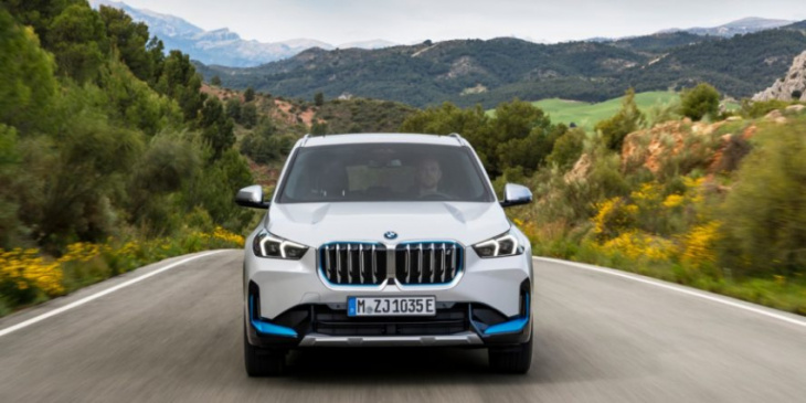 bmw officially premieres the ix1
