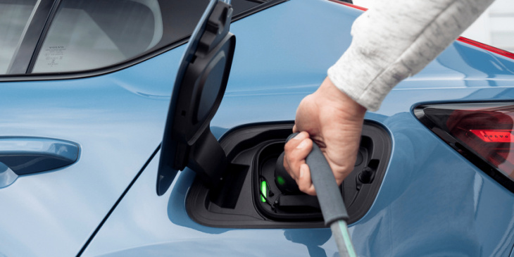 eb charging to install 600 ev chargers at q-park facilities