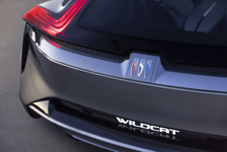 wildcat ev concept previews buick's all-electric revolution