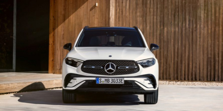 mercedes presents the glc phev with over 100 km electric range