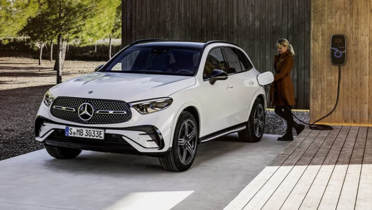 2023 mercedes-benz glc goes hybrid only! new bmw x3 and audi q5 competitor set to touch down in australia next year