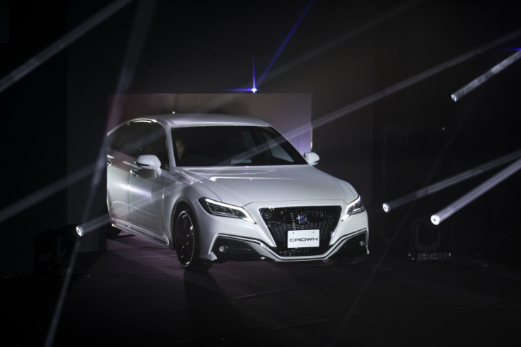 the 2023 toyota crown: everything you need to know