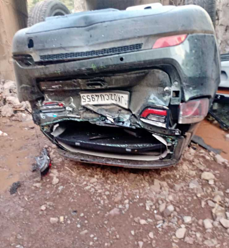 amazon, android, truck hits jeep compass thrice; all passengers safe after falling into a ditch
