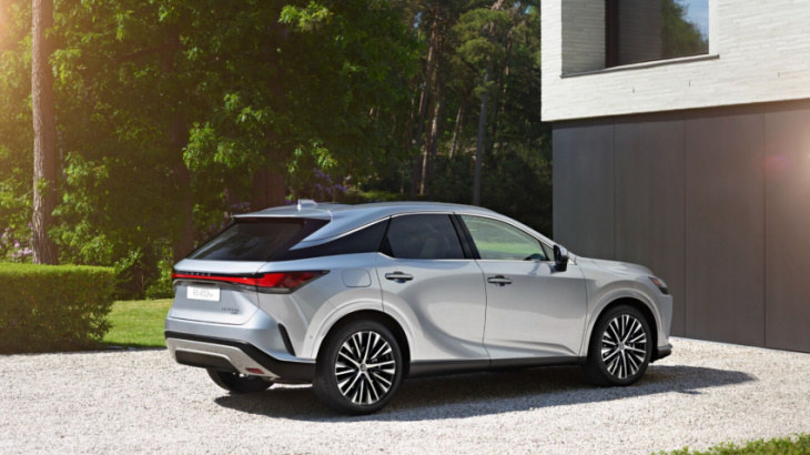 new lexus rx gets new face and hybridised powertrains