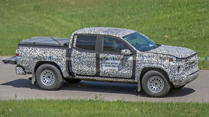 2023 gmc canyon at4x spied without heavy camo, debut coming soon