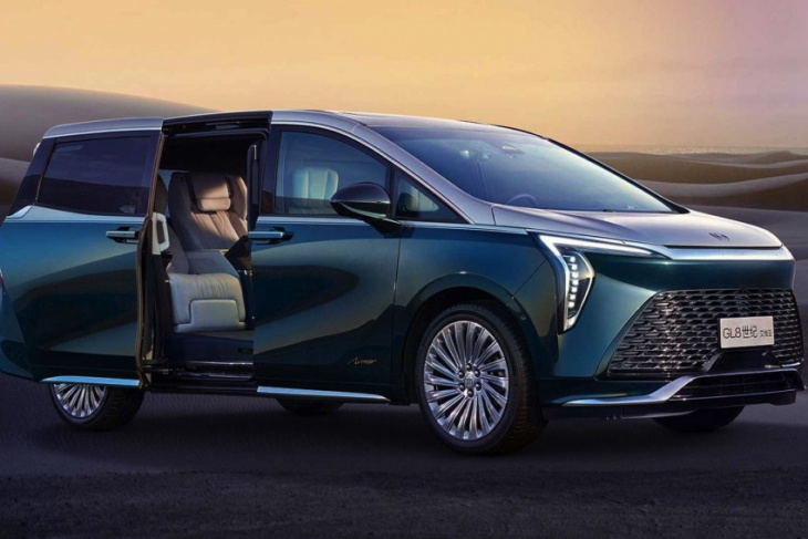 buick debuts lustworthy gl8 century flagship mpv in china