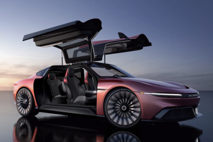 news roundup: the new delorean and a chinese mini knockoff