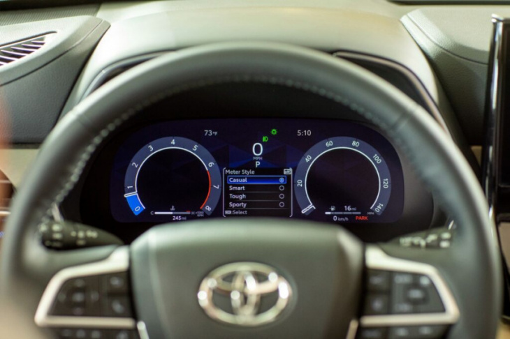 android, 2023 toyota highlander: no more v6 power, but is the new turbo engine good enough?