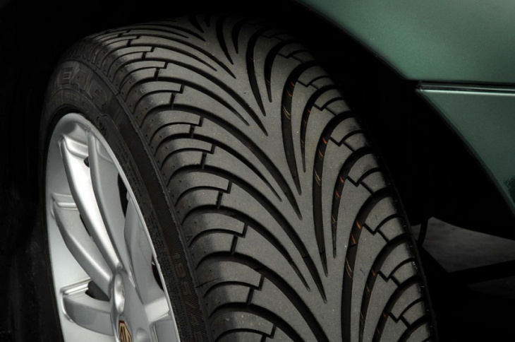 tires pollute more than tailpipes, report claims